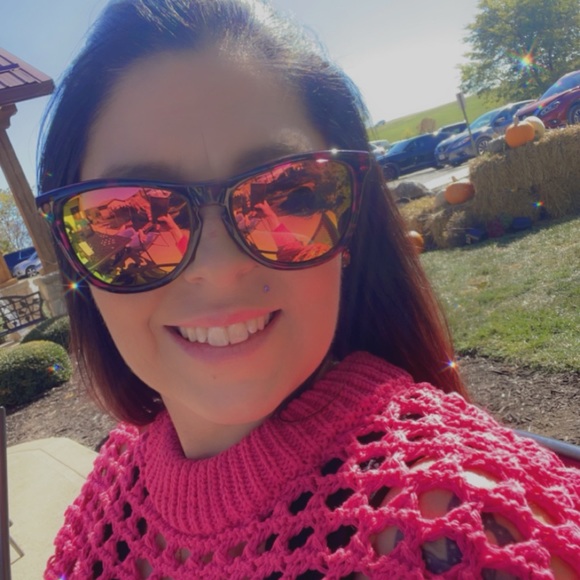 Meet your Posher, Eleah - Picture 1 of 2